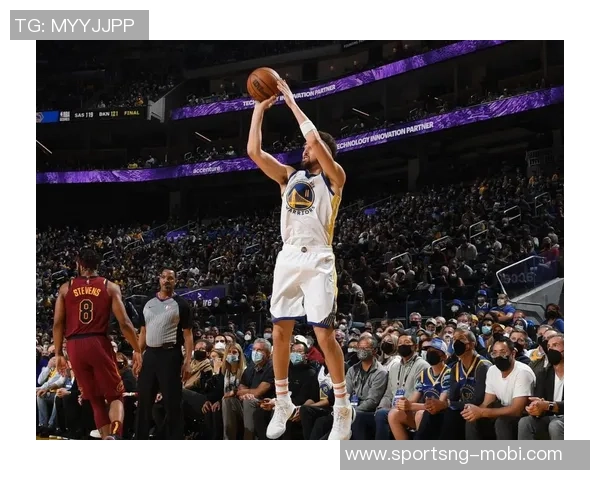 克莱状态回暖三分球表现出色11投5中贡献14分1篮板